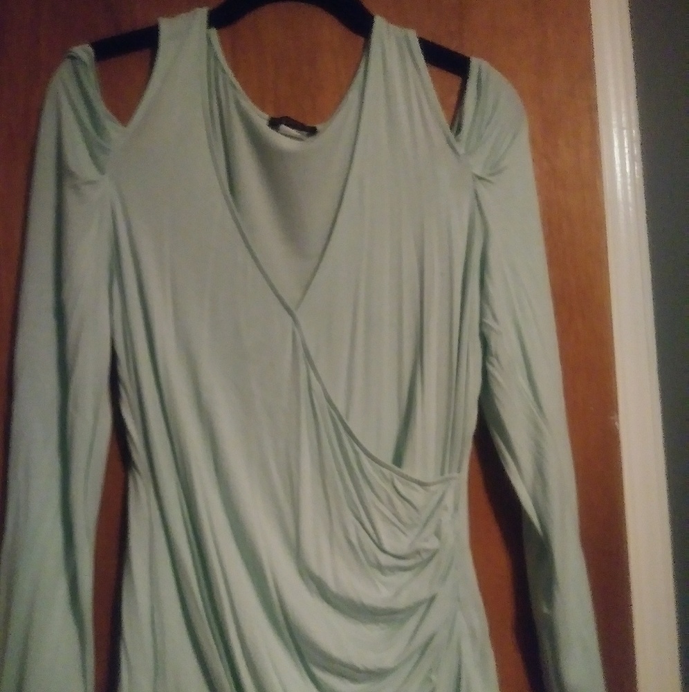 Cute top never worn mint green color